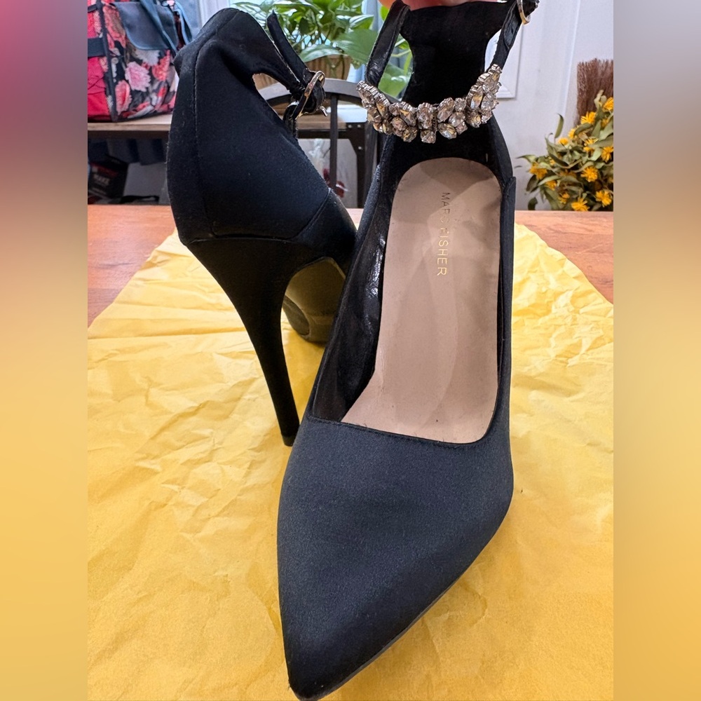 Marc Fisher black pumps